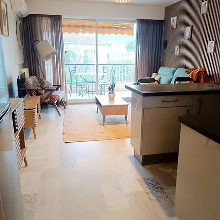 A 100m De La Apartment