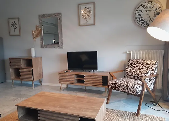 A 100m De La Мандельё-ла-Напуль